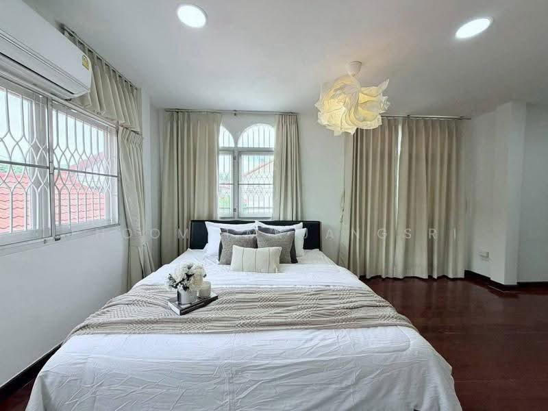6-BR House, Bangkok, Huai Khwang, Bangkok, 6 Bedrooms, 500 sqm, Single Detached House For Rent, by Phoom Imruangsri, 500649692 - DDproperty.com