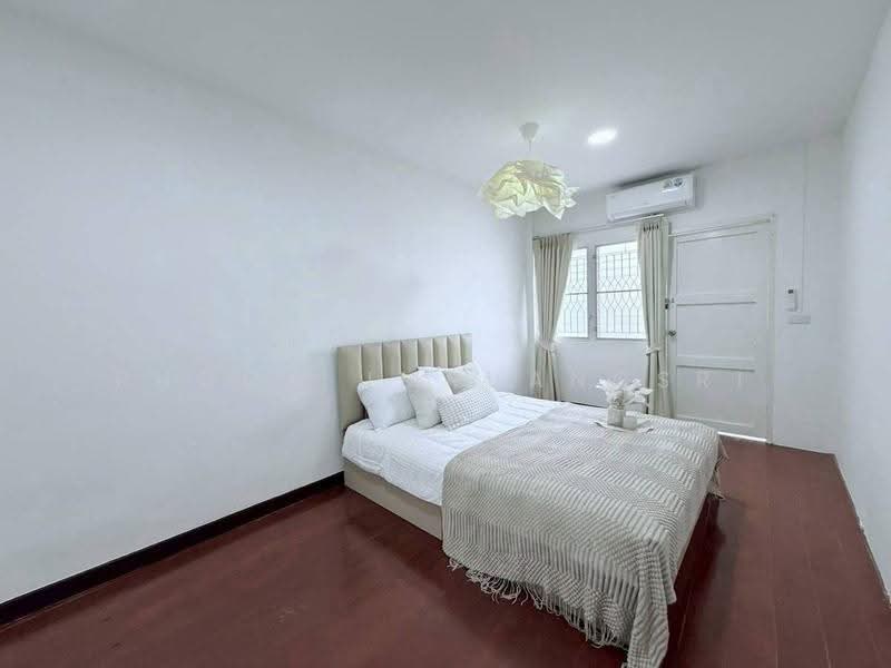 6-BR House, Bangkok, Huai Khwang, Bangkok, 6 Bedrooms, 500 sqm, Single Detached House For Rent, by Phoom Imruangsri, 500649692 - DDproperty.com