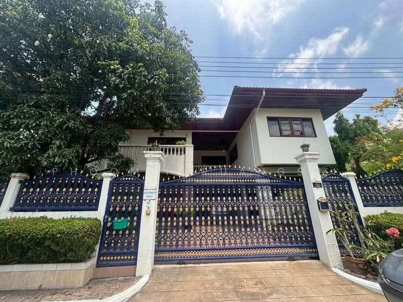 4-BR House, Bangkok, Bang Chak, Phra Khanong, Bangkok, 4 Bedrooms, 268 sqm, Single Detached House For Sale, by Phoom Imruangsri, 500649699 - DDproperty.com