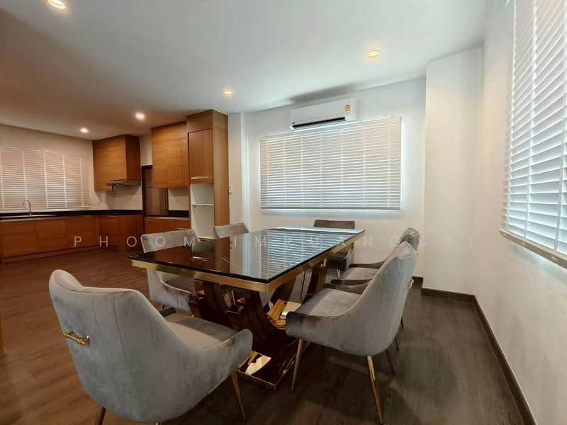 4-BR House, Bangkok, Phra Kanong Nua, Watthana, Bangkok, 4 Bedrooms, 330 sqm, Single Detached House For Sale, by Phoom Imruangsri, 500649743 - DDproperty.com