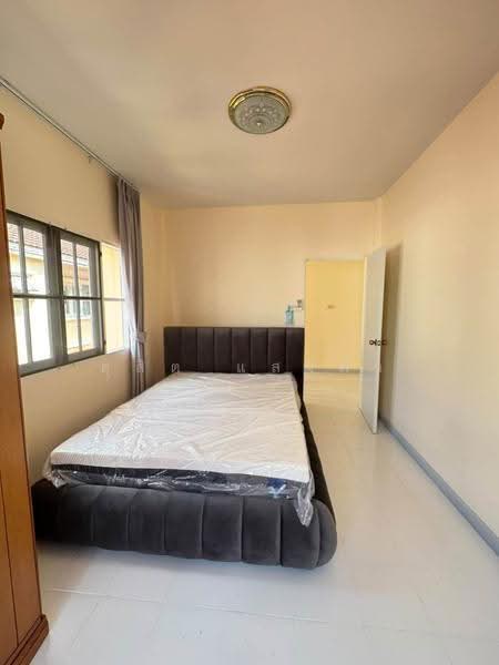 ให้เช่าบ้านเดี่ยวรีโนเวทใหม่ ม.อัมพรเพลส ไร่กล้วย ศรีราชา, Chon Buri (Pattaya), Surasak, Si Racha, Chon Buri (Pattaya), 3 Bedrooms, 180 sqm, Single Detached House For Rent, by Dusit Saengfa, 500650037 - DDproperty.com