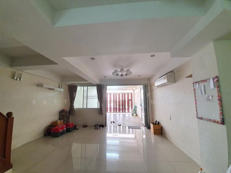 Maneeya Ville, Bangkok, Soi Wachiratham Sathit 12, Bang Chak, Phra Khanong, Bangkok, 4 Bedrooms, 200 sqm, Single Detached House For Rent, by Praeploy Rattanapornnapapatch, 500650492 - DDproperty.com
