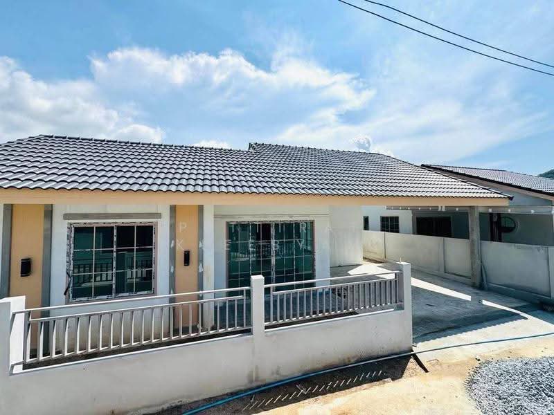 2 BR house, Chon Buri (Pattaya), Surasak, Si Racha, Chon Buri (Pattaya), 2 Bedrooms, 93 sqm, Single Detached House For Sale, by Puttirat Kleebyam, 500650592 - DDproperty.com