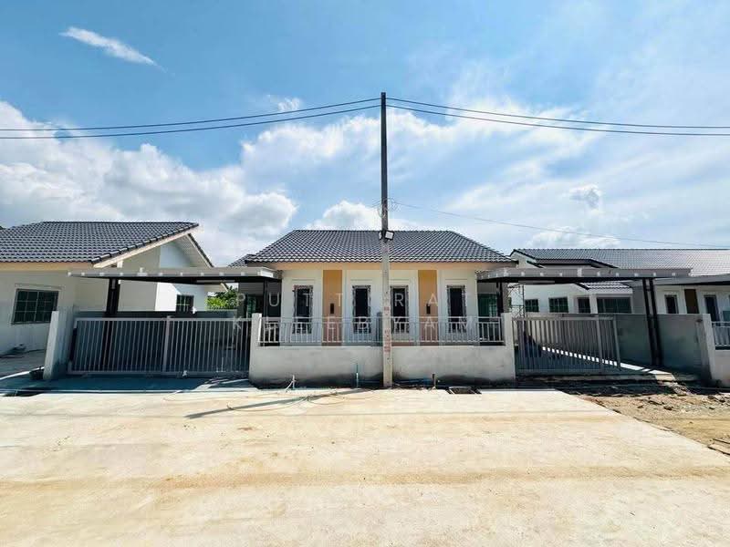 2 BR house, Chon Buri (Pattaya), Surasak, Si Racha, Chon Buri (Pattaya), 2 Bedrooms, 93 sqm, Single Detached House For Sale, by Puttirat Kleebyam, 500650592 - DDproperty.com
