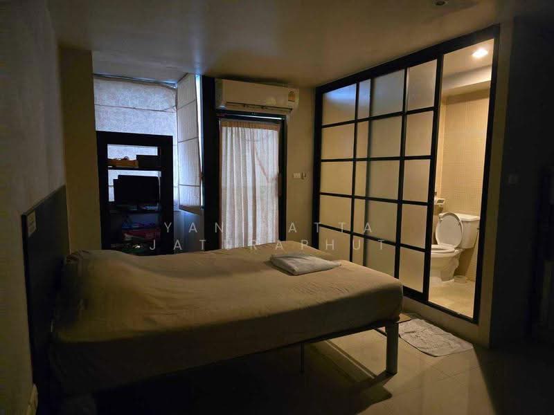 Hotel building near Victory Monument, Bangkok, Thanon Phaya Thai, Ratchathewi, Bangkok, , 2,300 sqm, Shophouse For Sale, by Yaninatta Jaturaphut, 500652684 - DDproperty.com