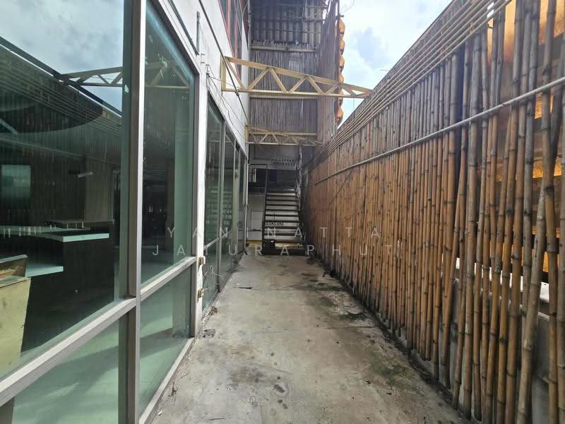 Hotel building near Victory Monument, Bangkok, Thanon Phaya Thai, Ratchathewi, Bangkok, , 2,300 sqm, Shophouse For Sale, by Yaninatta Jaturaphut, 500652684 - DDproperty.com