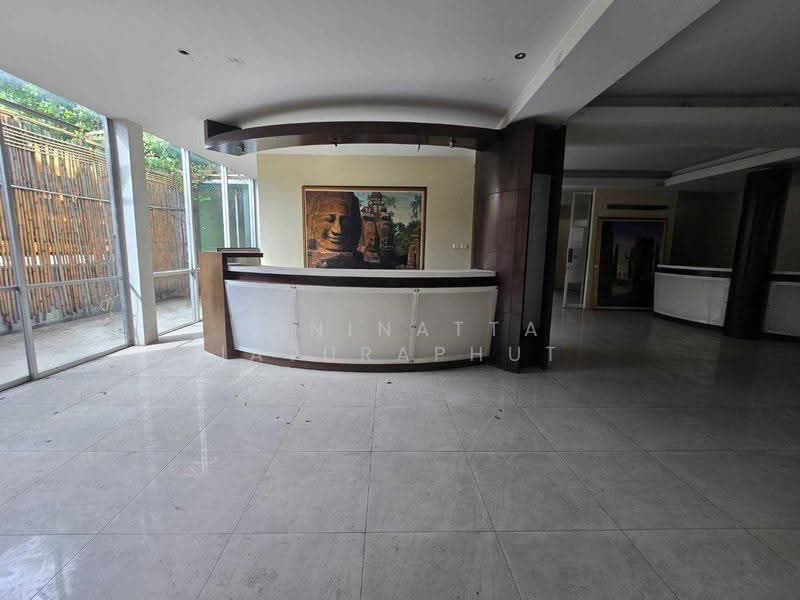 Hotel building near Victory Monument, Bangkok, Thanon Phaya Thai, Ratchathewi, Bangkok, , 2,300 sqm, Shophouse For Sale, by Yaninatta Jaturaphut, 500652684 - DDproperty.com
