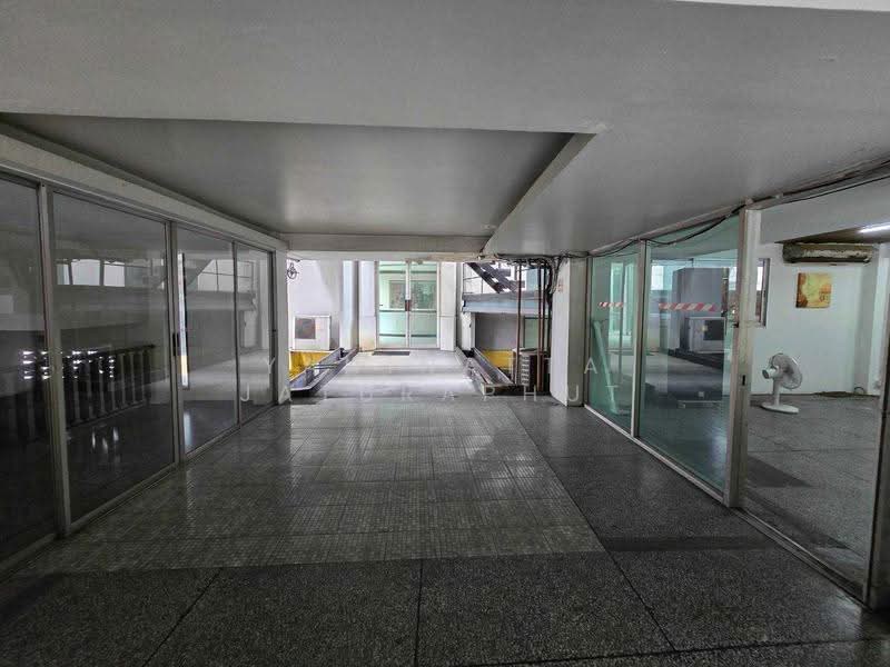 Hotel building near Victory Monument, Bangkok, Thanon Phaya Thai, Ratchathewi, Bangkok, , 2,300 sqm, Shophouse For Sale, by Yaninatta Jaturaphut, 500652684 - DDproperty.com