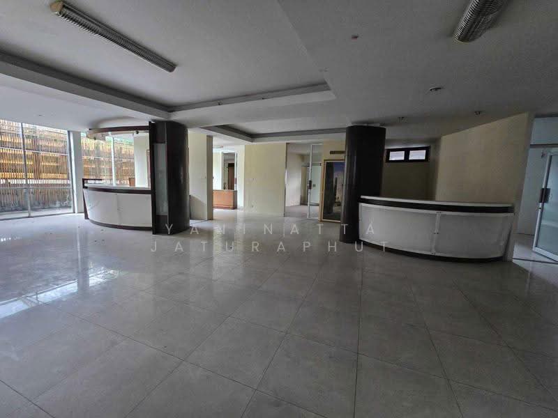 Hotel building near Victory Monument, Bangkok, Thanon Phaya Thai, Ratchathewi, Bangkok, , 2,300 sqm, Shophouse For Sale, by Yaninatta Jaturaphut, 500652684 - DDproperty.com