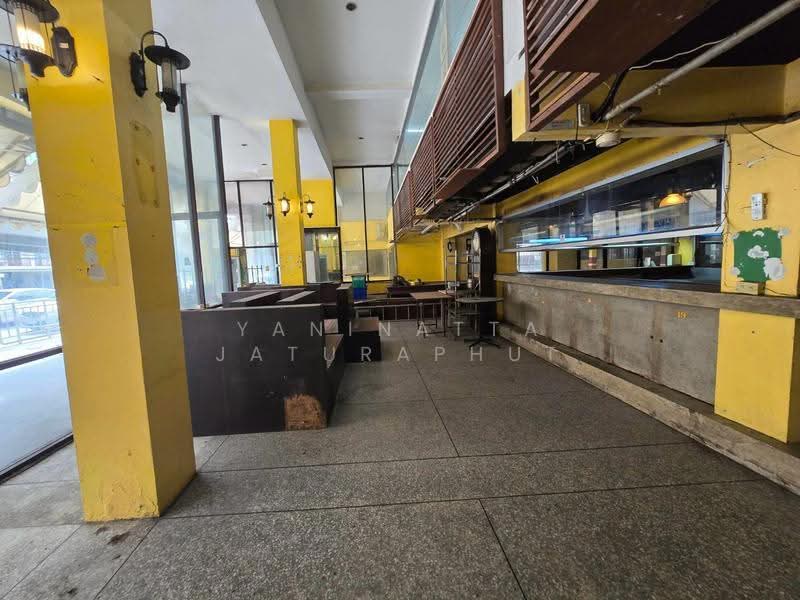 Hotel building near Victory Monument, Bangkok, Thanon Phaya Thai, Ratchathewi, Bangkok, , 2,300 sqm, Shophouse For Sale, by Yaninatta Jaturaphut, 500652684 - DDproperty.com