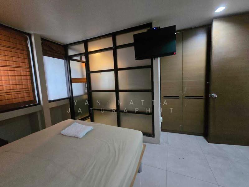 Hotel building near Victory Monument, Bangkok, Thanon Phaya Thai, Ratchathewi, Bangkok, , 2,300 sqm, Shophouse For Sale, by Yaninatta Jaturaphut, 500652684 - DDproperty.com