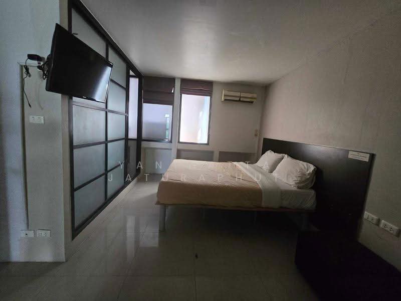 Hotel building near Victory Monument, Bangkok, Thanon Phaya Thai, Ratchathewi, Bangkok, , 2,300 sqm, Shophouse For Sale, by Yaninatta Jaturaphut, 500652684 - DDproperty.com
