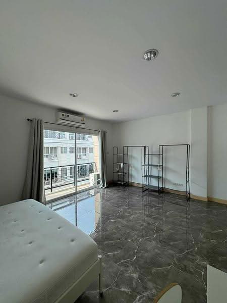 Grand De Ville Srinakarin, Bangkok, Soi Srinakarin 42, Nong Bon, Prawet, Bangkok, 5 Bedrooms, 244 sqm, Townhouse For Rent, by Khun Jane, 500652806 - DDproperty.com