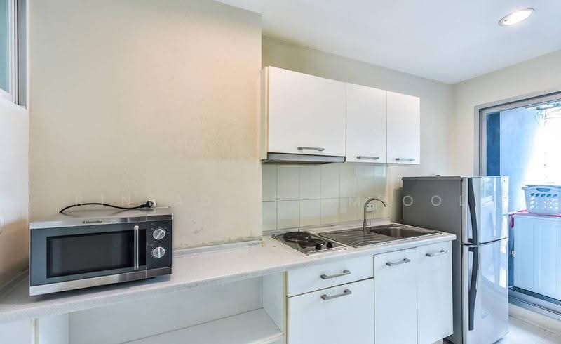Life @ Sathorn 10, Bangkok, 48 Soi Sathorn 10, Sathorn Road, Silom, Bang Rak, Bangkok, 1 Bedroom, 40 sqm, Condo For Rent, by Rinrada Permpool, 500653285 - DDproperty.com