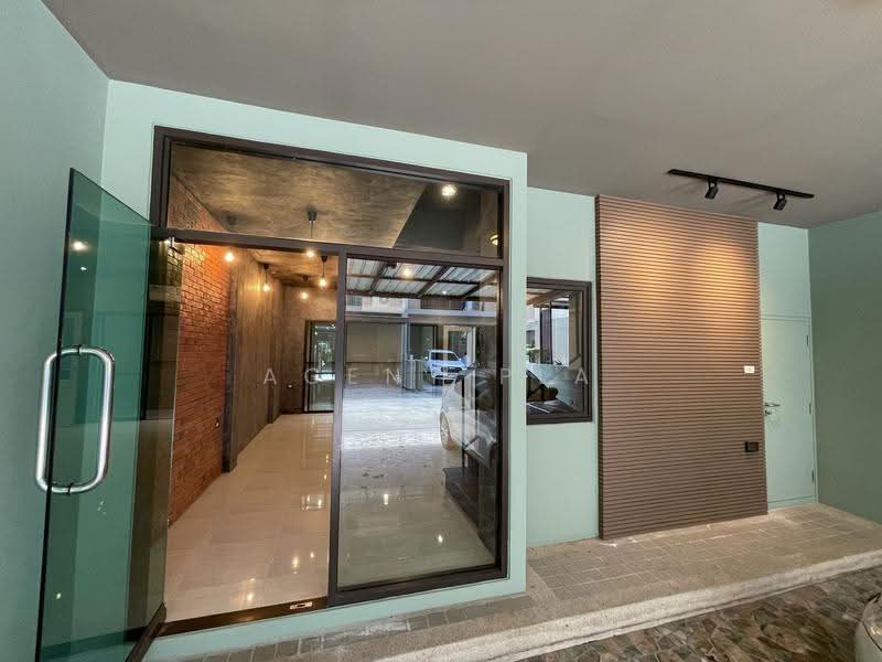 ลุมพินี ทาวน์ เรสซิเดนซ์ บางนา - ศรีนครินทร์ Lumpini Town Residence Bangna - Srinakarin, Bangkok, Bang Na Tai, Bang Na, Bangkok, 3 Bedrooms, 210 sqm, Townhouse For Rent, by Agent Pla, 500653407 - DDproperty.com