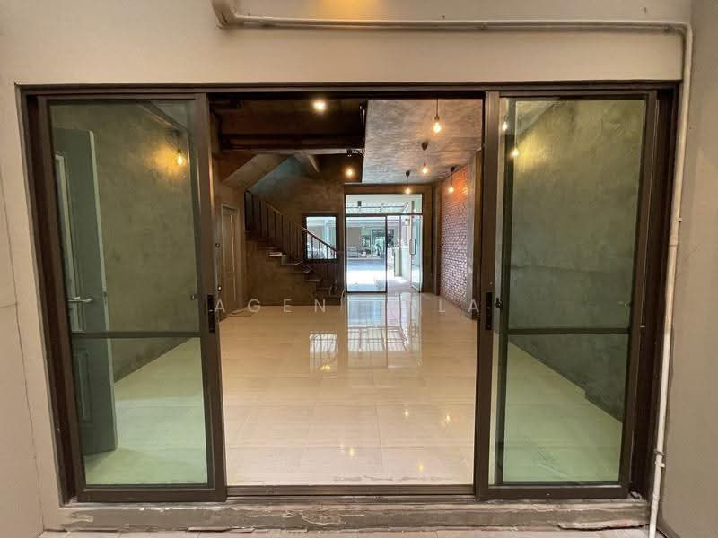 ลุมพินี ทาวน์ เรสซิเดนซ์ บางนา - ศรีนครินทร์ Lumpini Town Residence Bangna - Srinakarin, Bangkok, Bang Na Tai, Bang Na, Bangkok, 3 Bedrooms, 210 sqm, Townhouse For Rent, by Agent Pla, 500653407 - DDproperty.com