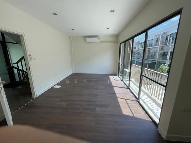 ลุมพินี ทาวน์ เรสซิเดนซ์ บางนา - ศรีนครินทร์ Lumpini Town Residence Bangna - Srinakarin, Bangkok, Bang Na Tai, Bang Na, Bangkok, 3 Bedrooms, 210 sqm, Townhouse For Rent, by Agent Pla, 500653407 - DDproperty.com