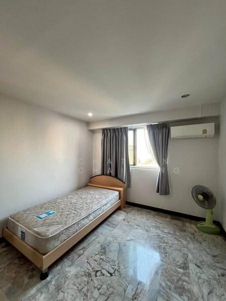 Royal Castle Sukhumvit, Bangkok, 30 Soi Sukhumvit 39, Khlongtoei Nua, Watthana, Bangkok, 3 Bedrooms, 165 sqm, Condo For Rent, by Dechatorn Chichaiyang, 500654153 - DDproperty.com