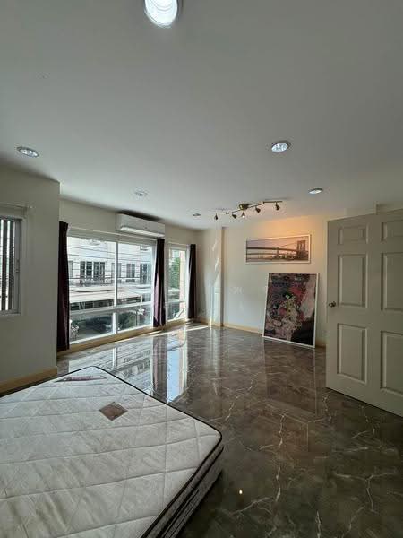 Grand De Ville Srinakarin, Bangkok, Soi Srinakarin 42, Nong Bon, Prawet, Bangkok, 5 Bedrooms, 244 sqm, Townhouse For Rent, by Nattayaporn Peumkul (Benz), 500654314 - DDproperty.com