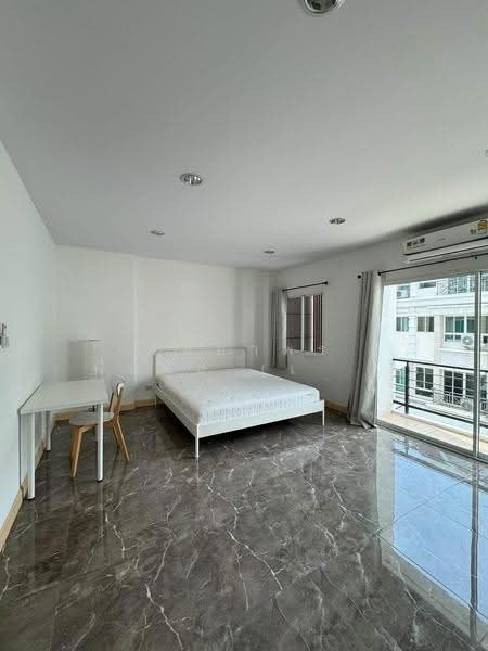 Grand De Ville Srinakarin, Bangkok, Soi Srinakarin 42, Nong Bon, Prawet, Bangkok, 5 Bedrooms, 244 sqm, Townhouse For Rent, by Nattayaporn Peumkul (Benz), 500654314 - DDproperty.com