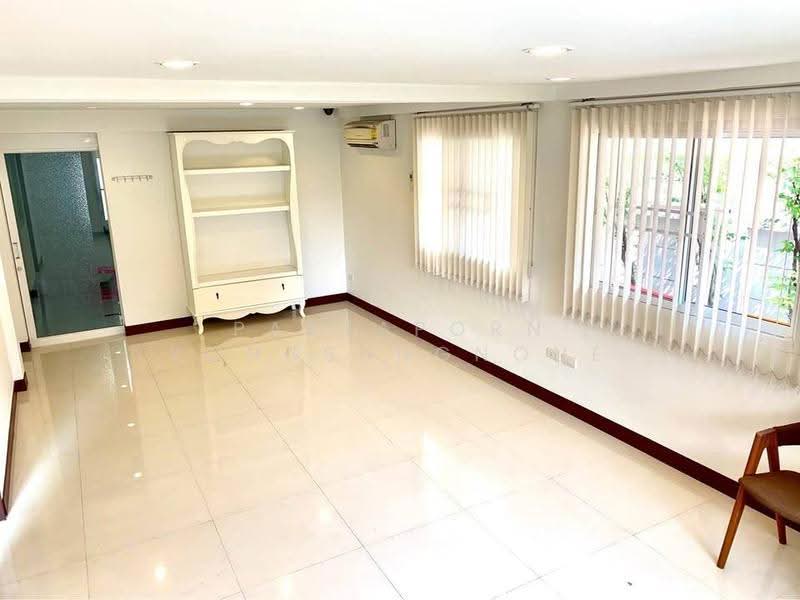 6-BR House, Bangkok, Sena Nikhom, Chatuchak, Bangkok, 6 Bedrooms, 450 sqm, Single Detached House For Rent, by Pattaporn Yongsungnone, 500654372 - DDproperty.com