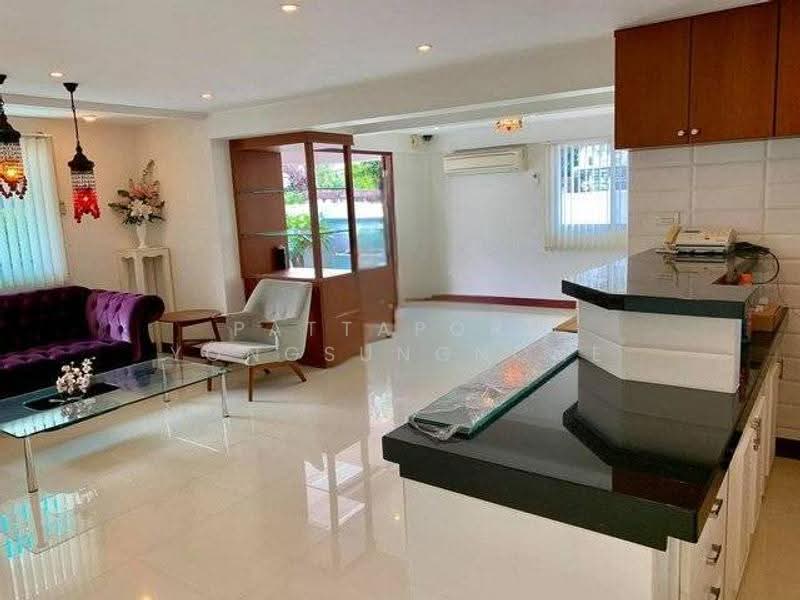 6-BR House, Bangkok, Phlapphla, Wang Thonglang, Bangkok, 6 Bedrooms, 80 sqm, Single Detached House For Rent, by Pattaporn Yongsungnone, 500654381 - DDproperty.com