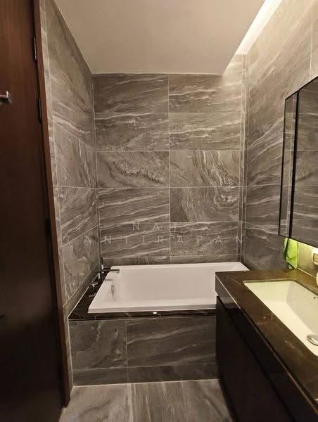 The Esse Sukhumvit 36, Bangkok, Soi Sukhumvit 36, Sukhumvit Road, Phra Kanong, Khlong Toei, Bangkok, 1 Bedroom, 43 sqm, Condo For Sale, by Nat Tantirapan, 500654804 - DDproperty.com
