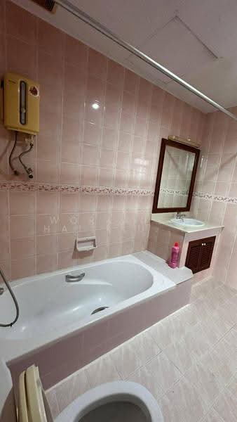 Homhual Mansion, Bangkok, 104 Soi Sukhumvit 49, Khlong Tan Nua, Watthana, Bangkok, 4 Bedrooms, 260 sqm, Apartment For Rent, by Woraruethai Klumbun, 500655051 - DDproperty.com