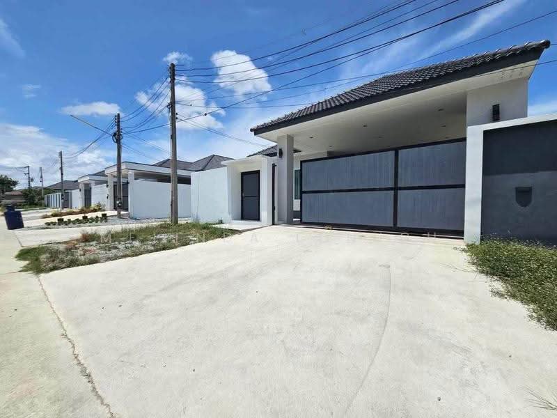 3-BR House, Chon Buri (Pattaya), Poong, Bang Lamung (Pattaya), Chon Buri (Pattaya), 3 Bedrooms, 280 sqm, Single Detached House For Sale, by Melinda Lonuch, 500655085 - DDproperty.com