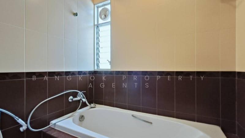 Esmeralda Apartments, Bangkok, Soi Ngamduphli, Rama 4 Road, Thung Maha Mek, Sathon, Bangkok, 3 Bedrooms, 200 sqm, Condo For Rent, by BANGKOK PROPERTY AGENTS, 500655150 - DDproperty.com