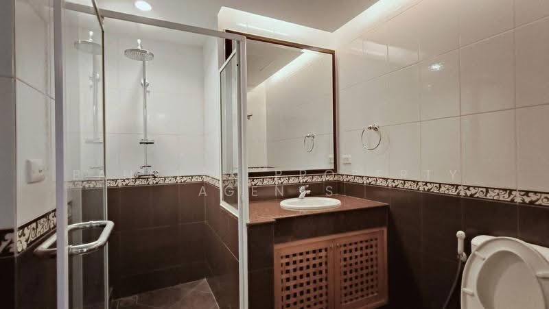 Esmeralda Apartments, Bangkok, Soi Ngamduphli, Rama 4 Road, Thung Maha Mek, Sathon, Bangkok, 3 Bedrooms, 200 sqm, Condo For Rent, by BANGKOK PROPERTY AGENTS, 500655150 - DDproperty.com