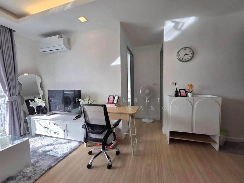 Thru Thonglor, Bangkok, Petchaburi Road, Bang Kapi, Huai Khwang, Bangkok, 1 Bedroom, 37 sqm, Condo For Rent, by Pawanrat Panchawanon, 500655370 - DDproperty.com