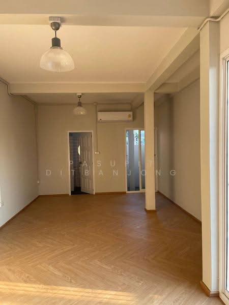 3-BR House, Bangkok, Huai Khwang, Bangkok, 3 Bedrooms, 320 sqm, Single Detached House For Rent, by Pasupit Ditbanjong, 500656049 - DDproperty.com