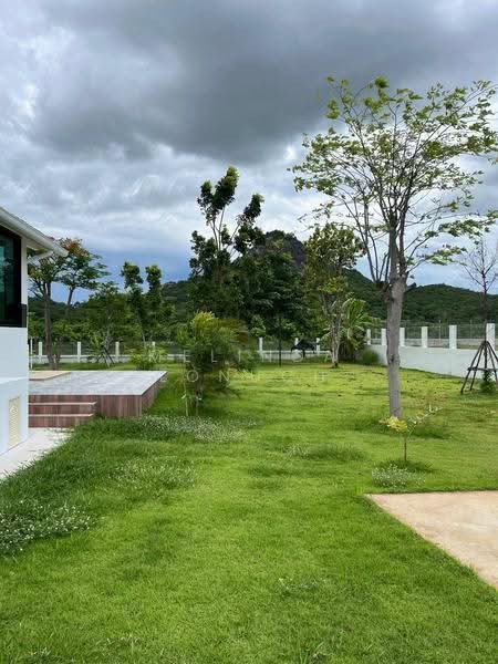 5 BR villa, Prachuap Khiri Khan, Wang-Pong, Pran Buri, Prachuap Khiri Khan, 5 Bedrooms, 760 sqm, Villa For Sale, by Melinda Lonuch, 500656185 - DDproperty.com