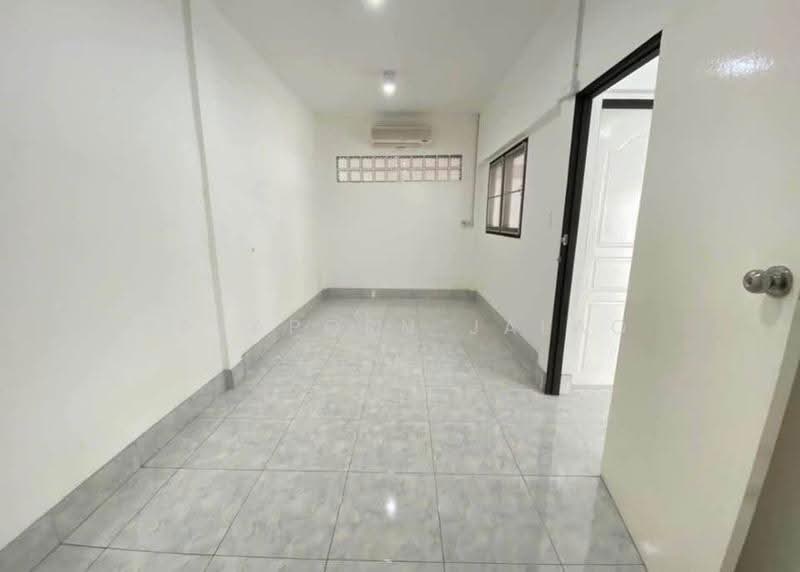 4-BR House, Bangkok, Samsen Nok, Huai Khwang, Bangkok, 4 Bedrooms, 220 sqm, Single Detached House For Rent, by Sataporn Jalao, 500656230 - DDproperty.com