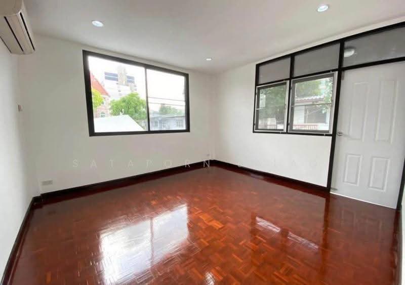 4-BR House, Bangkok, Samsen Nok, Huai Khwang, Bangkok, 4 Bedrooms, 220 sqm, Single Detached House For Rent, by Sataporn Jalao, 500656230 - DDproperty.com
