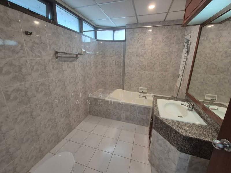 Sriratana Mansion 2, Bangkok, 59 Soi Sukhumvit 23, Khlongtoei Nua, Watthana, Bangkok, 3 Bedrooms, 270 sqm, Apartment For Rent, by Piyathida Phanchomphu, 500656671 - DDproperty.com