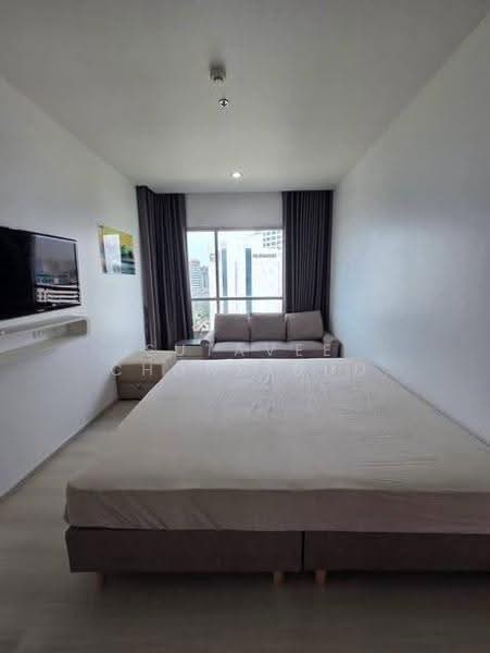 Life Ratchadapisek, Bangkok, 279 Ratchadapisaek Road, Huai Khwang, Bangkok, 2 Bedrooms, 65 sqm, Condo For Rent, by Sutavee Chonlabud, 500656677 - DDproperty.com