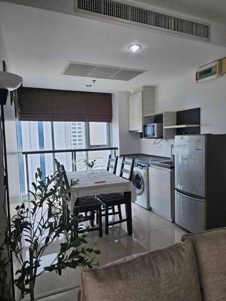Life Ratchadapisek, Bangkok, 279 Ratchadapisaek Road, Huai Khwang, Bangkok, 2 Bedrooms, 65 sqm, Condo For Rent, by Sutavee Chonlabud, 500656677 - DDproperty.com