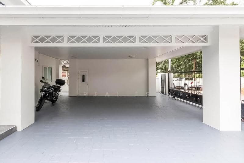 Premium 4 Bedroom House for Sale Nong Pla Lai HS4629, Chon Buri (Pattaya), Bang Lamung, Bang Lamung (Pattaya), Chon Buri (Pattaya), 4 Bedrooms, 878 sqm, Single Detached House For Sale, by PLC Real Estate, 500656768 - DDproperty.com
