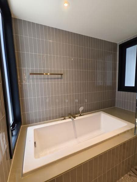 Via 34, Bangkok, 15 Soi Sukhumvit 34, Khong Tan, Khlong Toei, Bangkok, 2 Bedrooms, 88 sqm, Condo For Sale, by ทักษพร, 500656828 - DDproperty.com