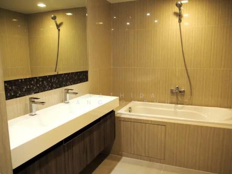 Downtown Forty Nine, Bangkok, Sukhumvit 39 Road, Khlong Tan Nua, Watthana, Bangkok, 2 Bedrooms, 120 sqm, Condo For Sale, by Piyathida Phanchomphu, 500656925 - DDproperty.com