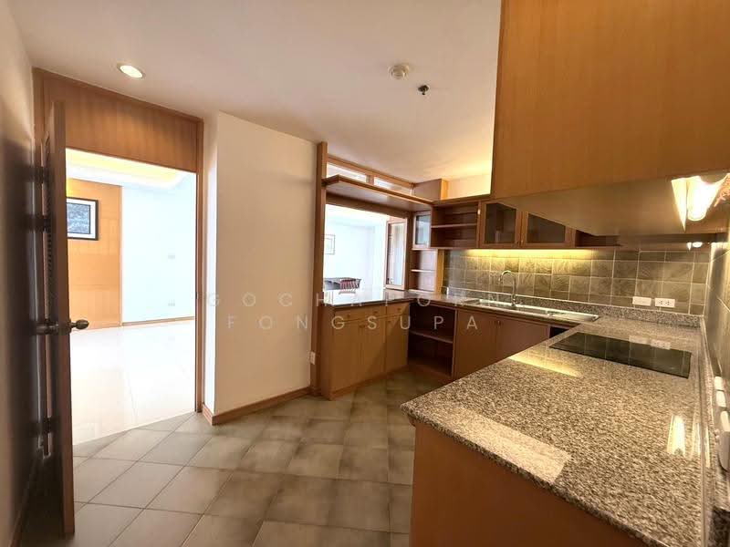 Esmeralda Apartments, Bangkok, Soi Ngamduphli, Rama 4 Road, Thung Maha Mek, Sathon, Bangkok, 3 Bedrooms, 200 sqm, Condo For Rent, by Gochaporn Fongsupa, 500657013 - DDproperty.com