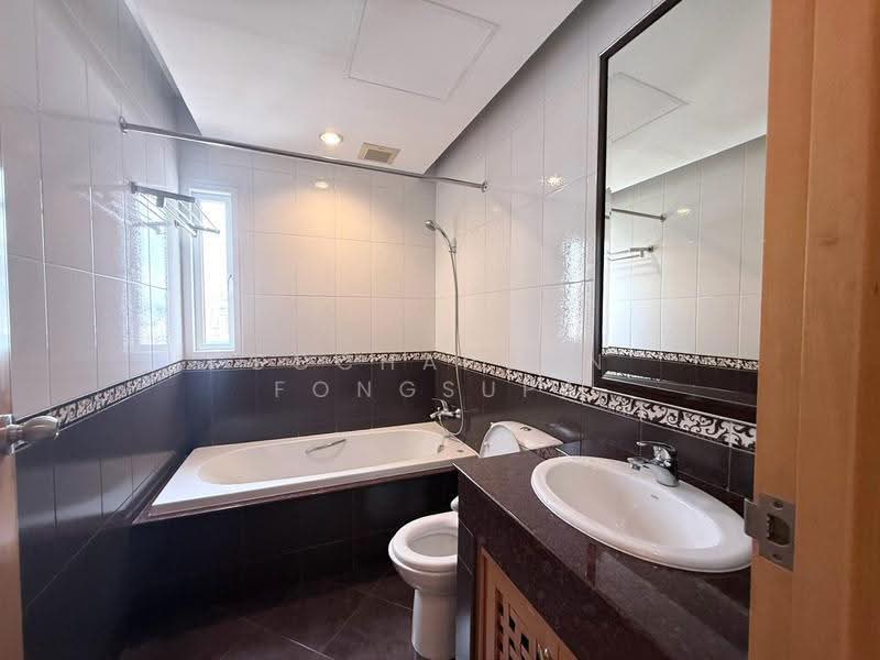 Esmeralda Apartments, Bangkok, Soi Ngamduphli, Rama 4 Road, Thung Maha Mek, Sathon, Bangkok, 3 Bedrooms, 200 sqm, Condo For Rent, by Gochaporn Fongsupa, 500657013 - DDproperty.com