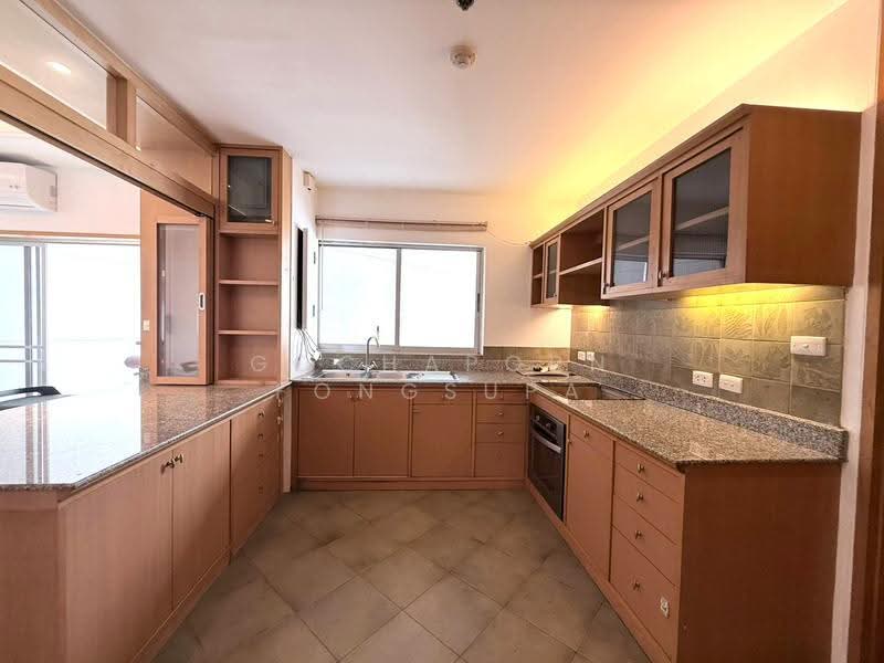 Esmeralda Apartments, Bangkok, Soi Ngamduphli, Rama 4 Road, Thung Maha Mek, Sathon, Bangkok, 3 Bedrooms, 230 sqm, Condo For Rent, by Gochaporn Fongsupa, 500657032 - DDproperty.com