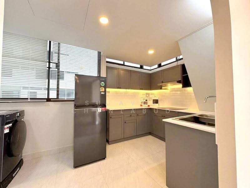 Supalai Place Sukhumvit 39, Bangkok, 175-179 Soi Sukhumvit 39 Sukhumvit Road, Khlong Tan Nua, Watthana, Bangkok, 2 Bedrooms, 135 sqm, Condo For Rent, by Sutavee Chonlabud, 500657081 - DDproperty.com