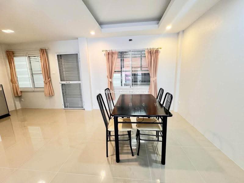 ขายทาวน์โฮม ม.พิมพาภรณ์ อ่าวอุดม แหลมฉบัง ศรีราชา, Chon Buri (Pattaya), Thung Suk La, Si Racha, Chon Buri (Pattaya), 3 Bedrooms, 90 sqm, Townhouse For Sale, by Dusit Saengfa, 500657230 - DDproperty.com