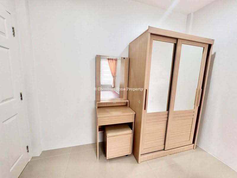ขายทาวน์โฮม ม.พิมพาภรณ์ อ่าวอุดม แหลมฉบัง ศรีราชา, Chon Buri (Pattaya), Thung Suk La, Si Racha, Chon Buri (Pattaya), 3 Bedrooms, 90 sqm, Townhouse For Sale, by Dusit Saengfa, 500657230 - DDproperty.com