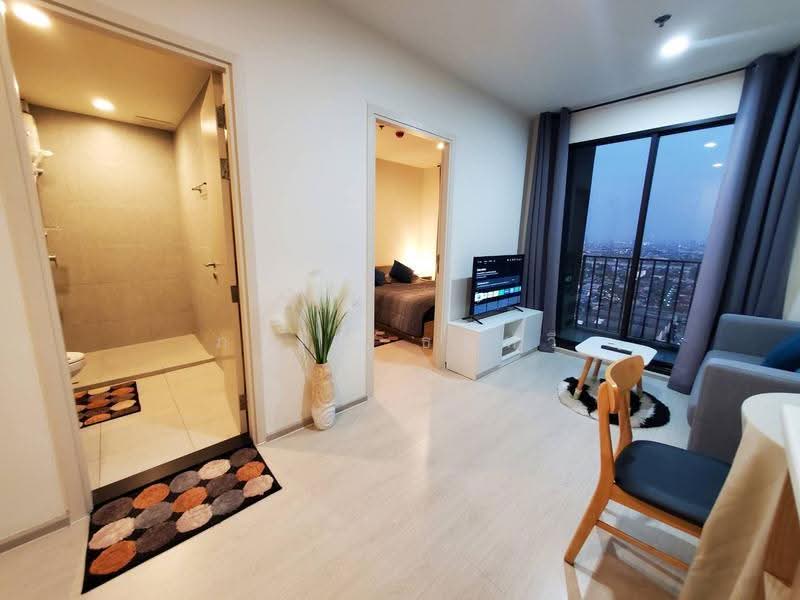 NUE Noble Chaengwattana, Nonthaburi, 65 Chaeng Watthana Rd, Bang Talat, Pak Kret, Nonthaburi, 1 Bedroom, 28 sqm, Condo For Rent, by ภาคิน ธนทวี, 500657312 - Living room + Kitchen - DDproperty.com