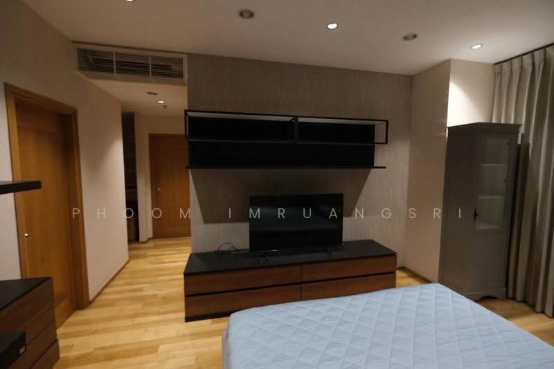 The Emporio Place, Bangkok, 93 Soi Sukhumvit 24, Sukhumvit Road, Khong Tan, Khlong Toei, Bangkok, 2 Bedrooms, 101 sqm, Condo For Sale, by Phoom Imruangsri, 500657766 - DDproperty.com